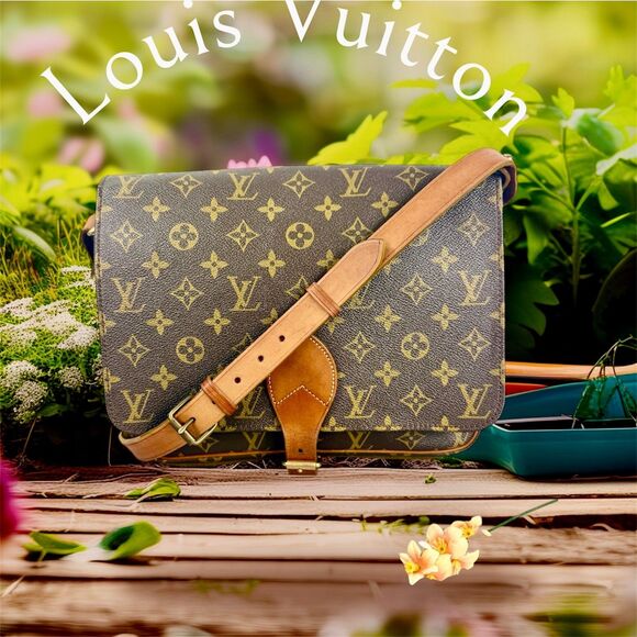 Authentic Louis Vuitton Cartouchiere GM (Large) Monogram Crossbody Bag VINTAGE - Picture 1 of 16